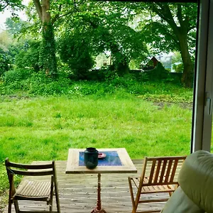 https://charmantes-maisonette-appartment.topcolognehotels.com